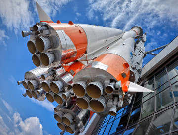 Huge engines and tremendous power are needed to lift spacecraft. On this rocket, four boosters are attached to the main craft and they burn through all their rocket fuel in the first 2 minutes of flight. Once their fuel is gone (about 20,000 gallons), the boosters are jettisoned from a height of about 150,000 feet. (Shutterstock / Fotografff)