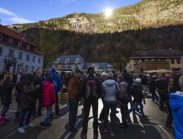 How an Immense Sun Mirror Lights Up Norway’s Tiny Rjukan